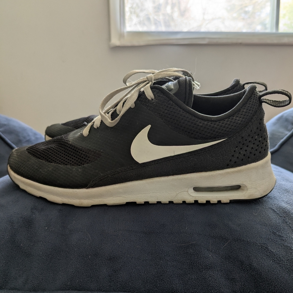 Nike Black and White Athletic Shoes with Breathable Mesh